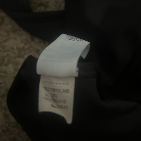 Nike Women's Black Sports Bra - Picture 3 of 4